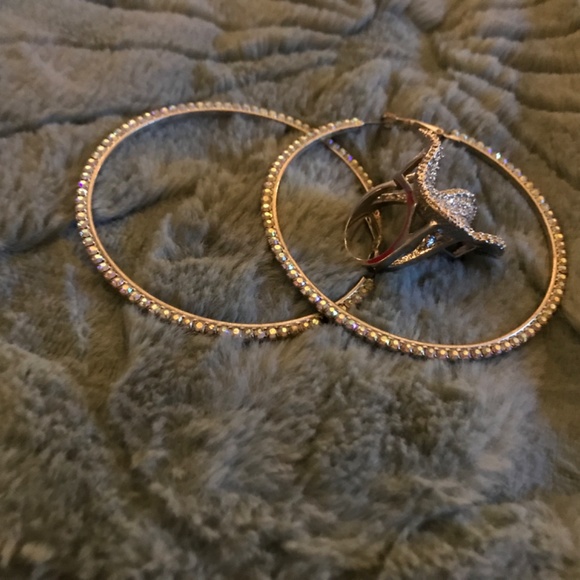 Jewelry - Picture 2 of 3